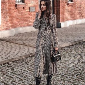 NWT Zara pleated dress with belt